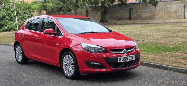 2015 Vauxhall Astra 1.6i Excite Euro 6 5dr HATCHBACK Petrol Manual
