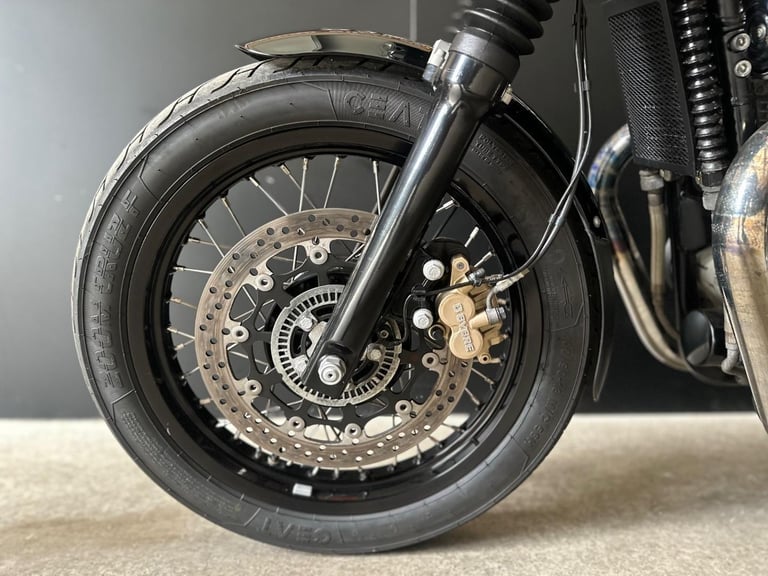 STUNNING LOW MILEAGE 2022/72 ROYAL ENFIELD INTERCEPTOR 650 MOTORCYCLE