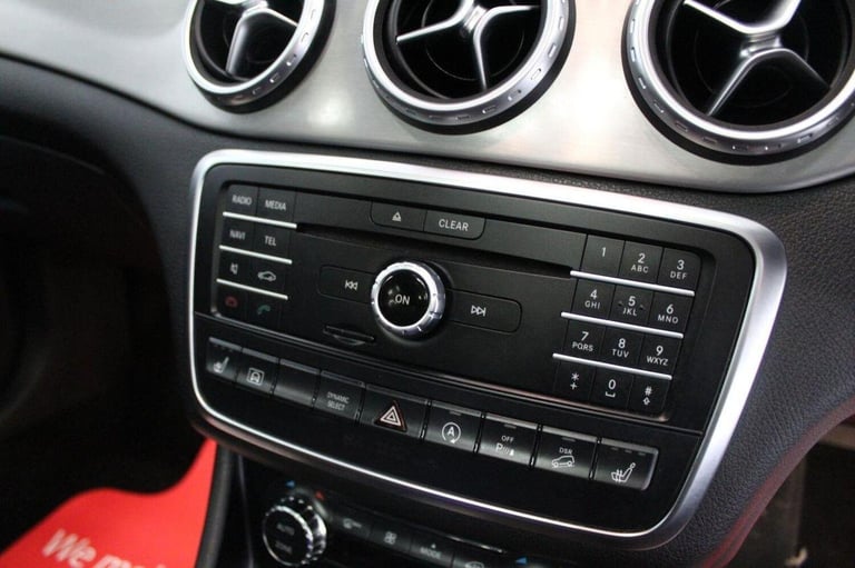 MERCEDES-BENZ GLA CLASS 2.1 GLA220d AMG Line (Premium Plus) 7G-DCT 4MATIC Euro