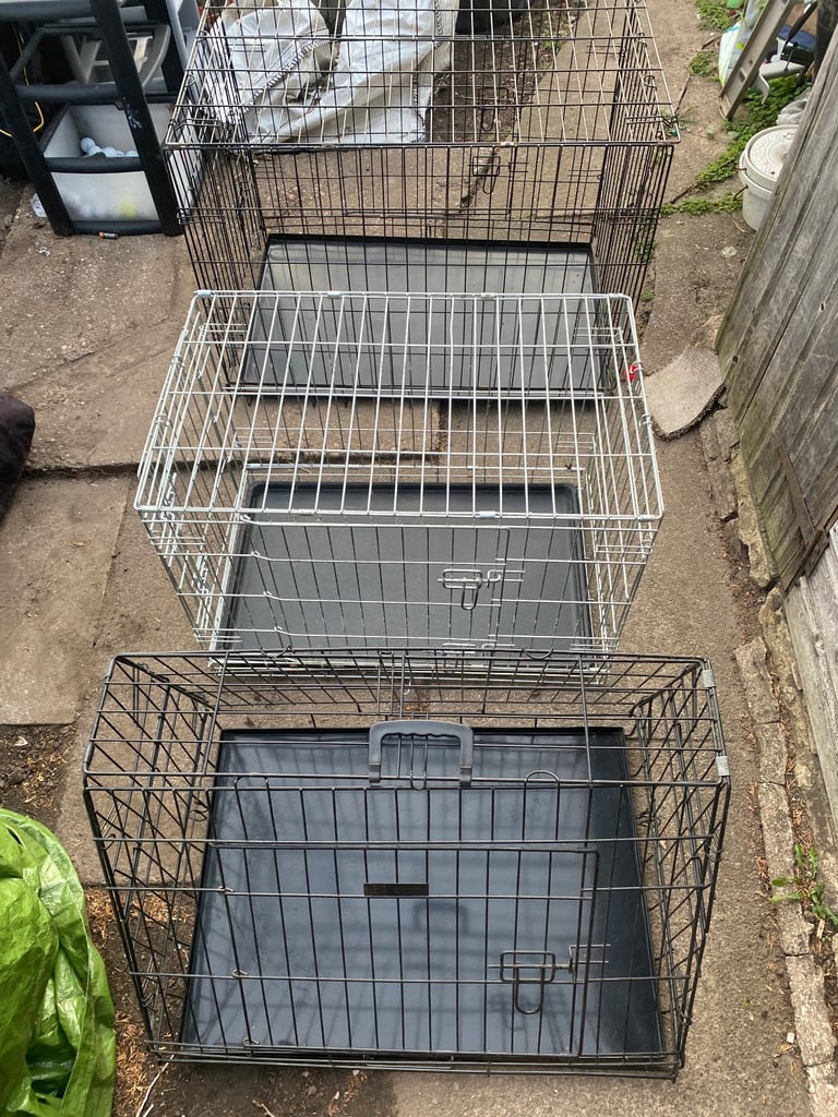 Dog cages x3 Med x2 1x Med/Large 