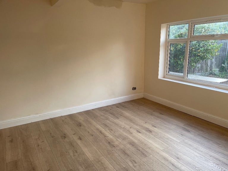 NEWLY REFURBISHED TWO BEDROOM FLAT TO LET AT BENSKINS LANE ROMFORD RM4