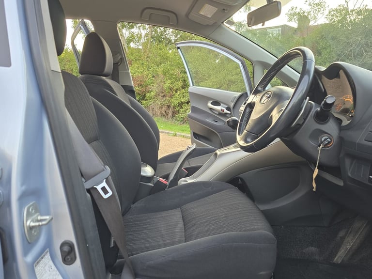 2007 Toyota Auris 1.6 Automatic VVTi TR MM 5dr . 87000 Miles . CHEAP on Fuel. GOOD Car. HATCHBACK...