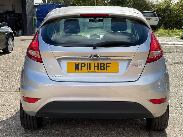 FORD FIESTA 1.4 Zetec 5dr 2011