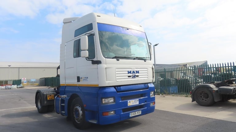 image for 2005 MAN 26.430 MANUAL GEARBOX 4X2 FRIDGE TWIN SLEEPER EURO 3 MOT JAN 26