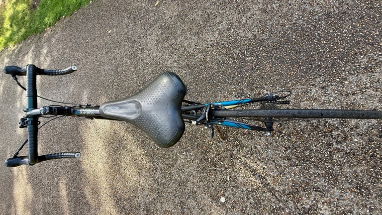 Unisex road bike, B’Twin Triban 500SE road bike in great condition 