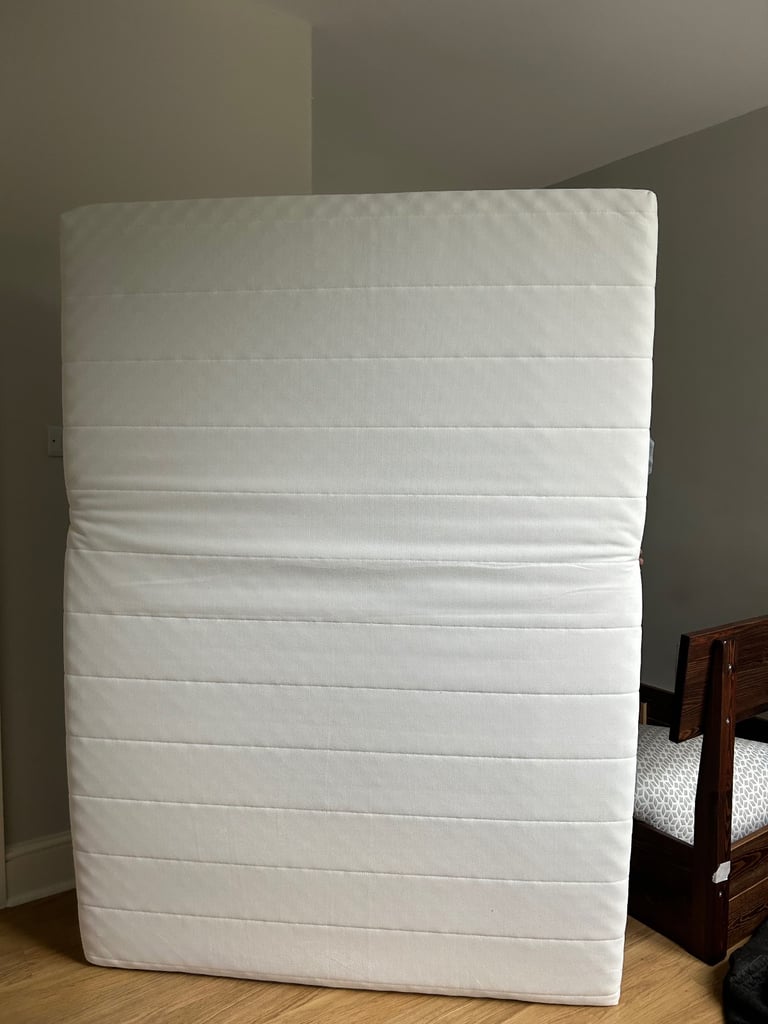 Mattress used for less than 1 month