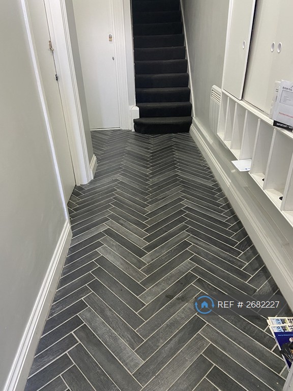 Studio flat in Auckland Road, London, SE19 (#2682227)