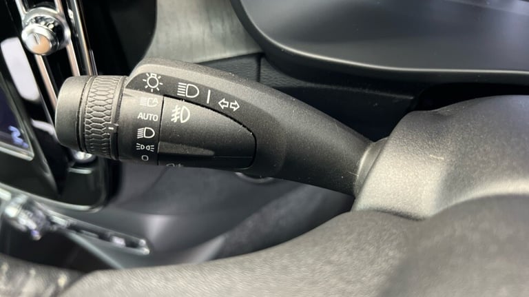2021 Volvo XC40 Inscription, B4 mild hybrid (Rear Camera,  Black Leather Interior) Estate Petrol ...
