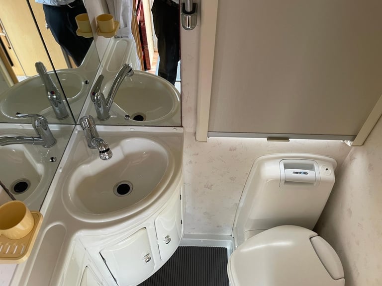 Elddis Suntor 200 Motorhome 5.4m in length, u shaped lounge