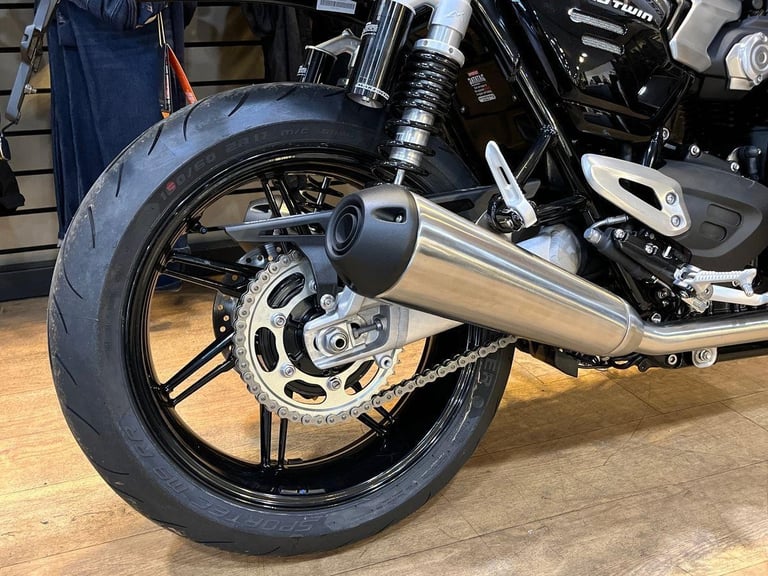 2025 Triumph Bonneville Speed Twin 1200 STANDARD COLOUR Petrol silver 6 Speed