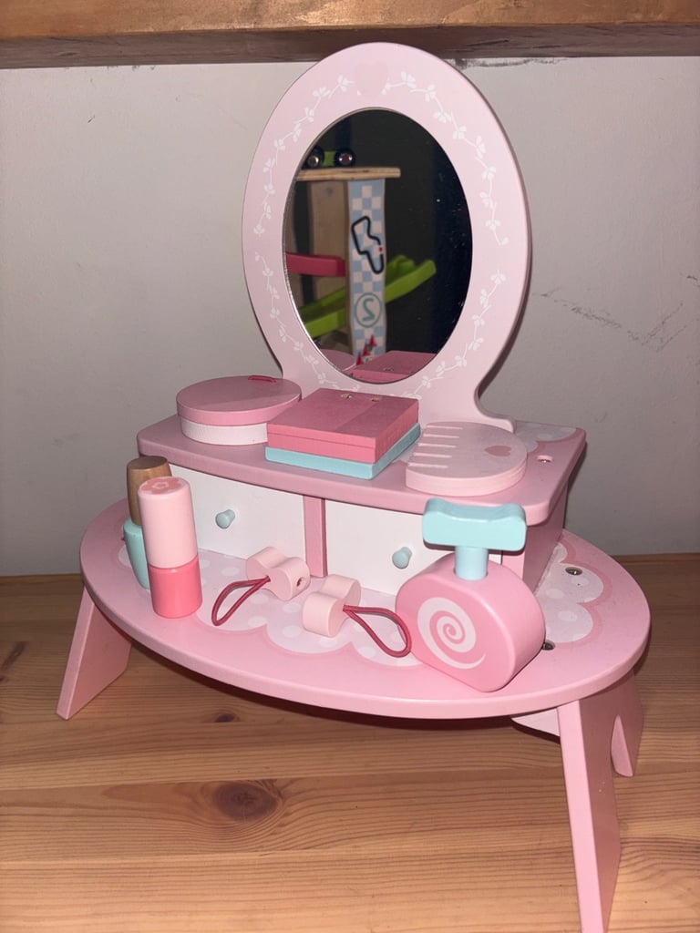 Mini make up dressing table