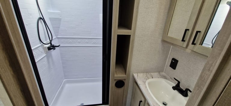 EX DEMO Forest River East To West Alta 2810KIK American Caravan 5th Wheel