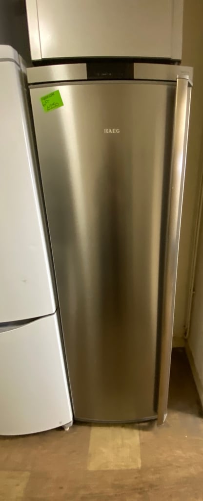📞IMMACULATE CONDITION CHROME AEG 6FT FREEZER