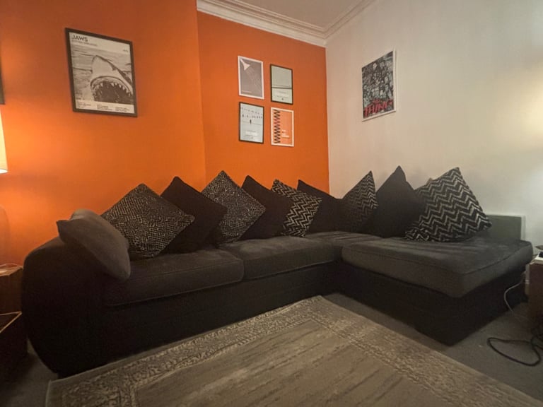 image for L shaped sofa - excellent condition 