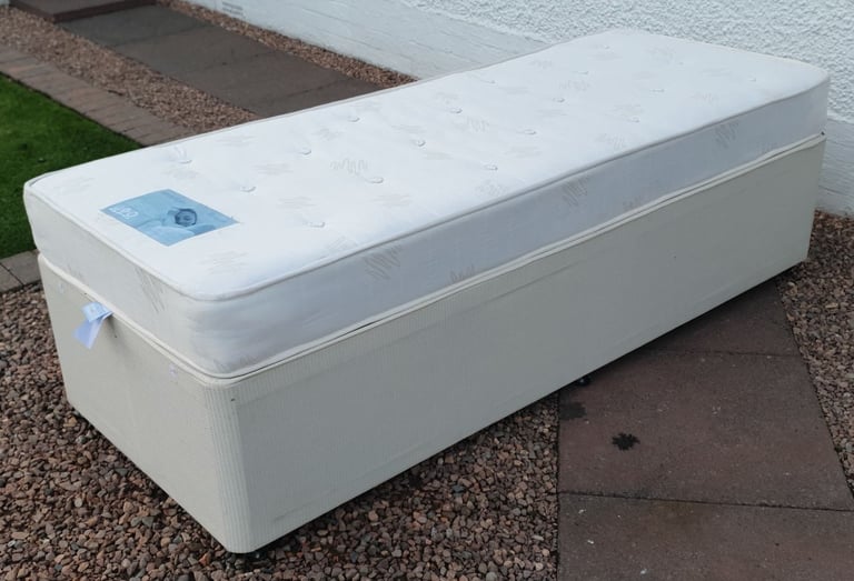 Small single bed, divan base with drawer & mattress 