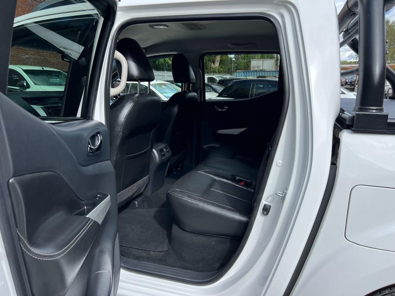 2018 Nissan Navara 2.3 dCi Tekna 4WD Euro 6 (s/s) 4dr PICK UP Diesel Manual