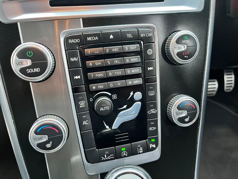 VOLVO XC60 2.0 R-Design Lux D4 (181hp) Silver Auto Diesel 2015