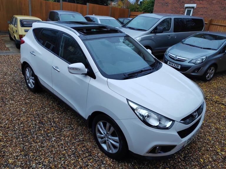 Hyundai IX35 Premium 2.0CRDI 4X4 with AUTO GEARBOX, FULL SERVICE HISTORY