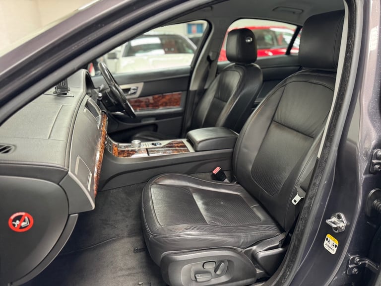2009 Jaguar XF 3.0d V6 Premium Luxury 4dr Auto SALOON Diesel Automatic
