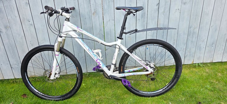 image for Giant Liv women’s performance bikes medium size 27.5 wheels hydraulic brakes everything works perfec