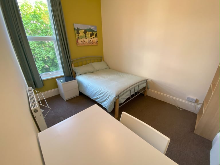 Double Room | £120/week | Bills included