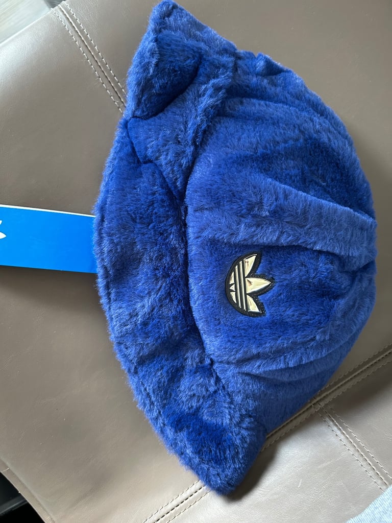 Adidas bucket hat. Unisex royal blue. NEW   £20