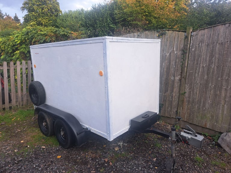 Twin axle trailer