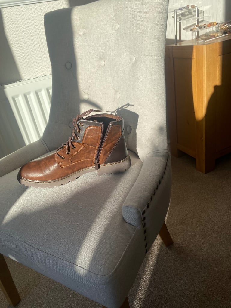 Men’s Boots.