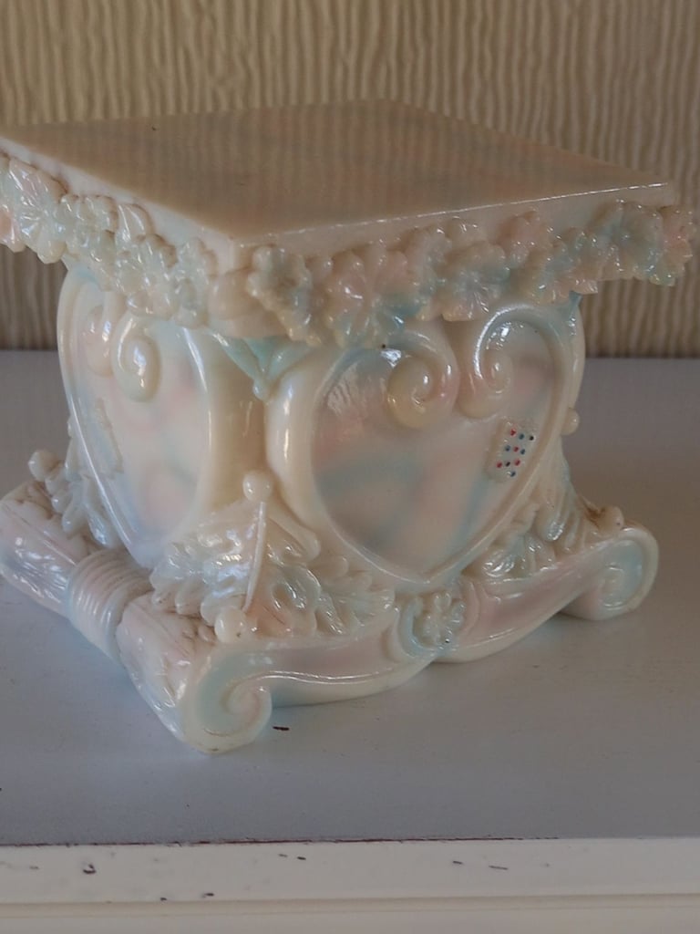Small decorative plinth
