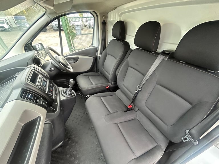 2019 Renault Trafic 1.6 dCi 27 Business SWB Standard Roof Euro 6 5dr PANEL VAN Diesel Manual