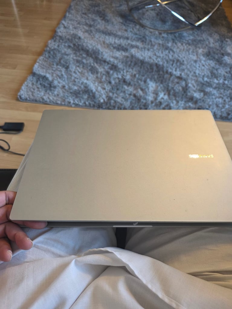 SAMASUNG GALAXY LAPTOP