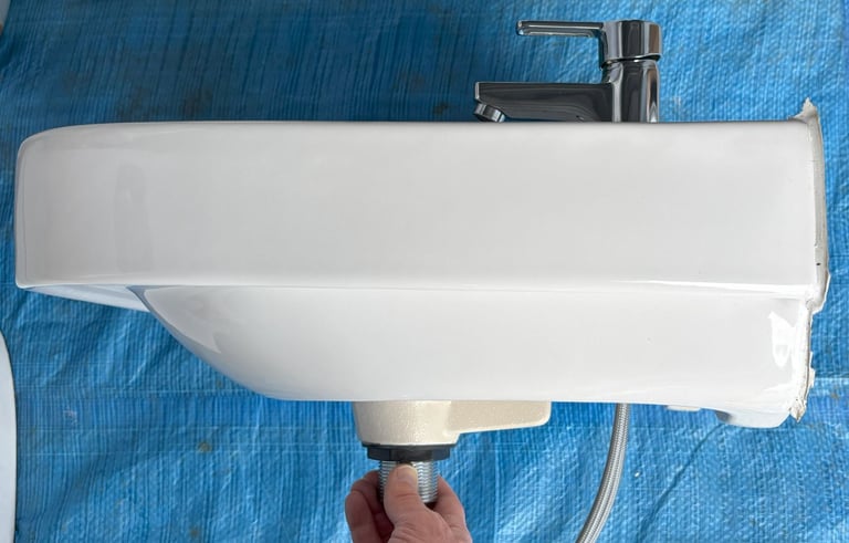 Roca Debba wall-hung basin 1TH with full pedestal width 550mm, 660mm high Laura pedestal