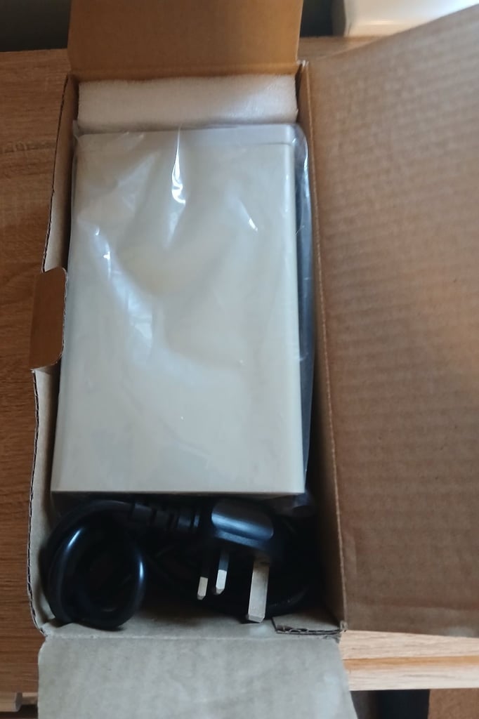 C.B. POWER SUPPLY 3-5AMP