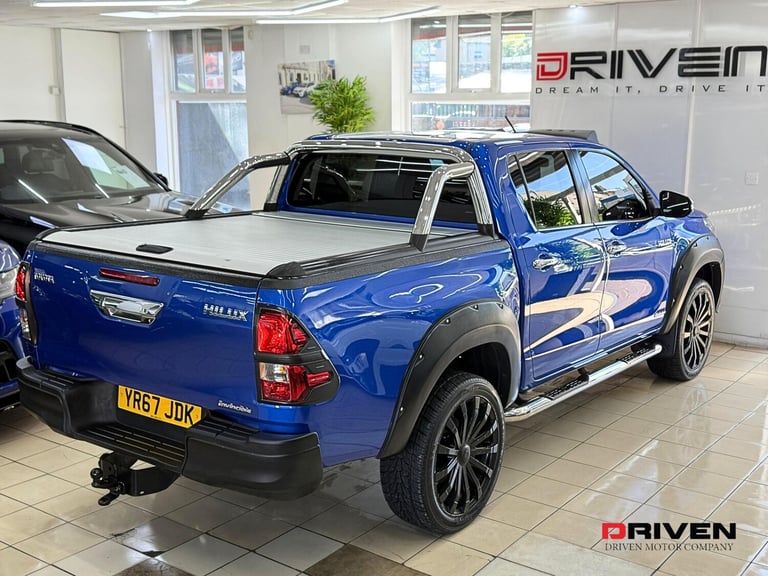 HUGE SPEC! TOYOTA HILUX INVINCIBLE 2.4 D-4D 4WD AUTO + NO VAT + FREE DELIVERY!