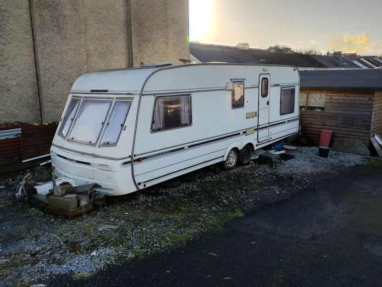 swift conqueror twin axle 