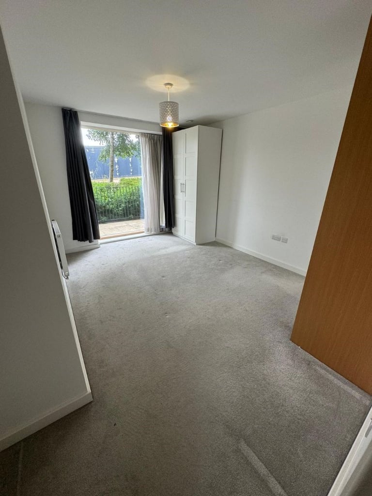 2 bedroom flat in Flat , Caledonian Building, Mill Hill