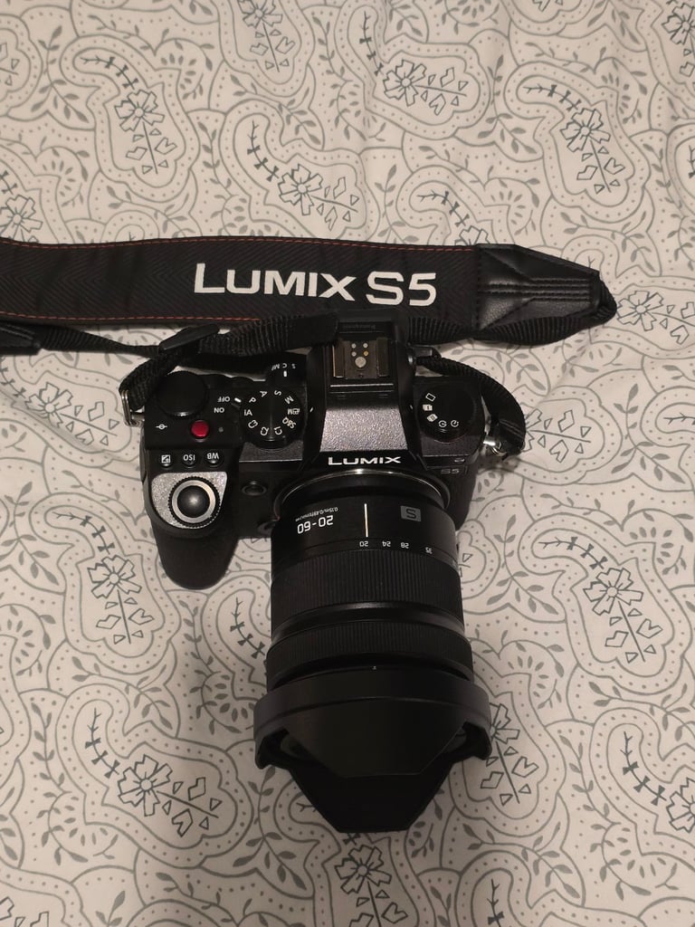 Panasonic Lumix S5 Camera Full Frame plus 20 to 60mm lens