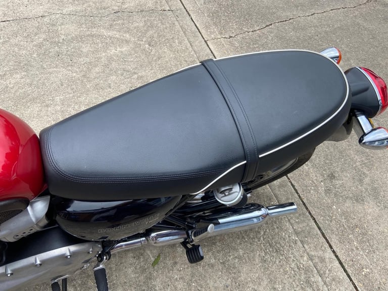 TRIUMPH BONNEVILLE T100, IMMACULATE ! 