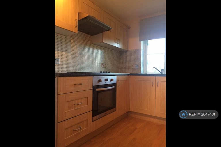 1 bedroom flat in St Gregory Close, Ruislip, HA4 (1 bed) (#2647401)