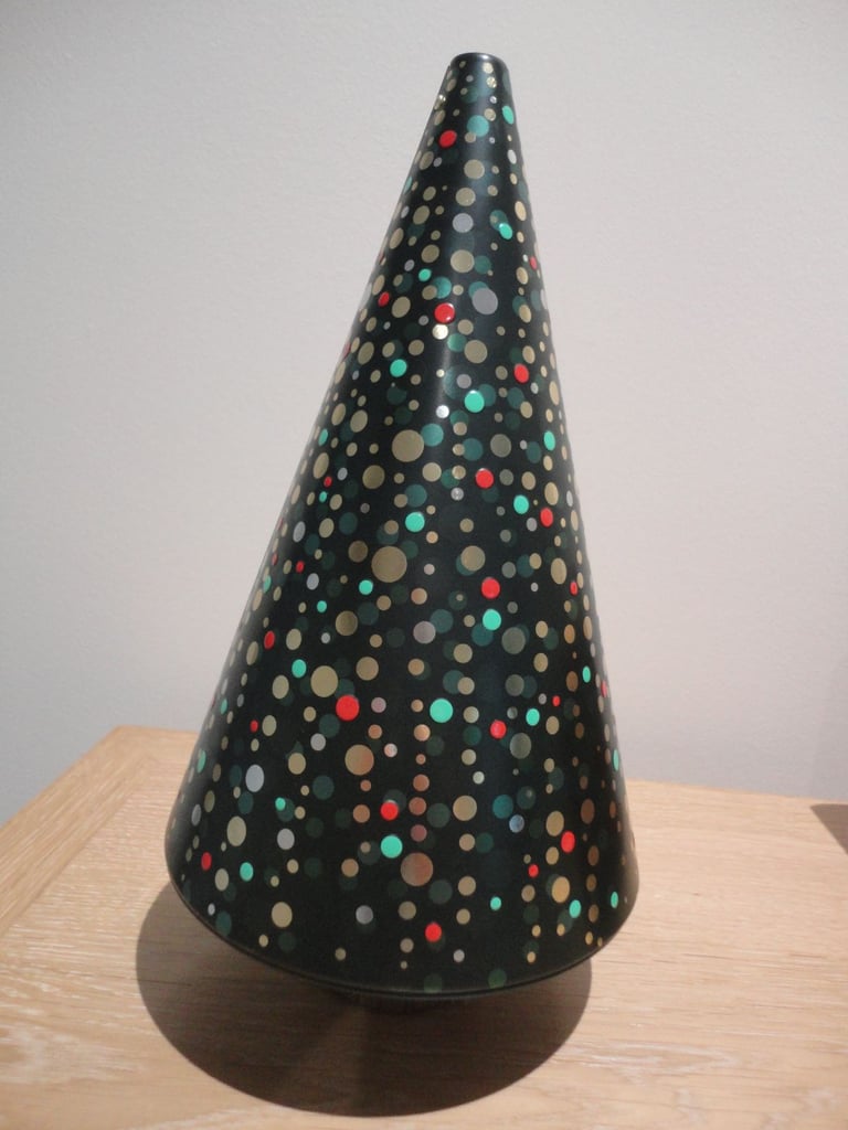 M&S Projection Tree with a Projecting Led Light – Switch at the top