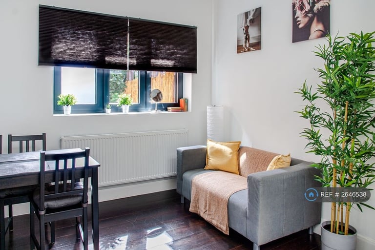 Studio flat in Hanover House, London, NW2 (#2646538)