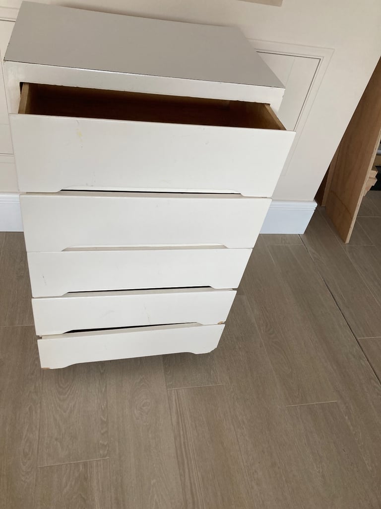White 5-Drawer Chest of Drawers – Built-in Handle Design, Tongue & Groove Drawers