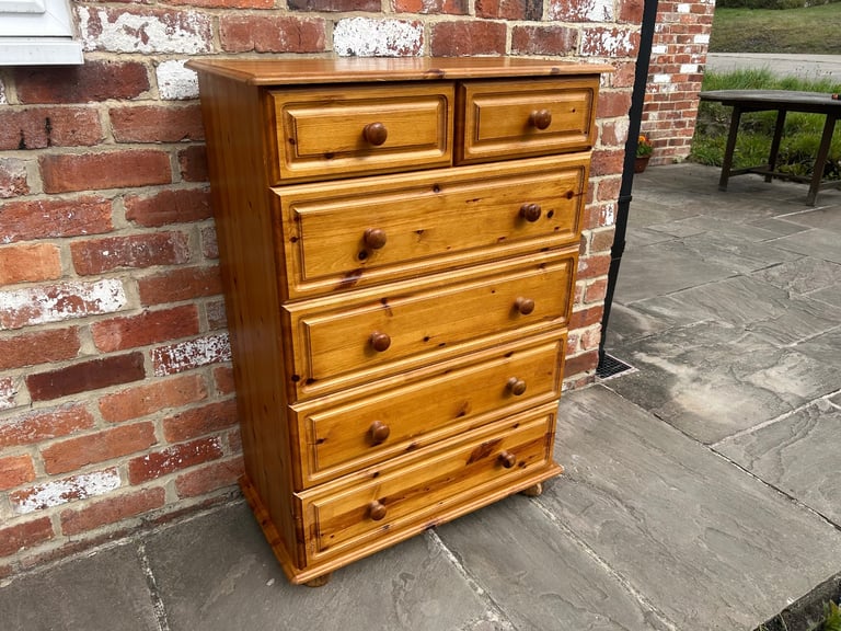 Solid Pine Chest of Drawers - Great Condition 