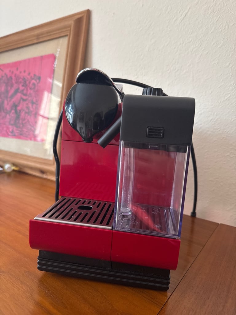 Nespresso De Longhi Machine