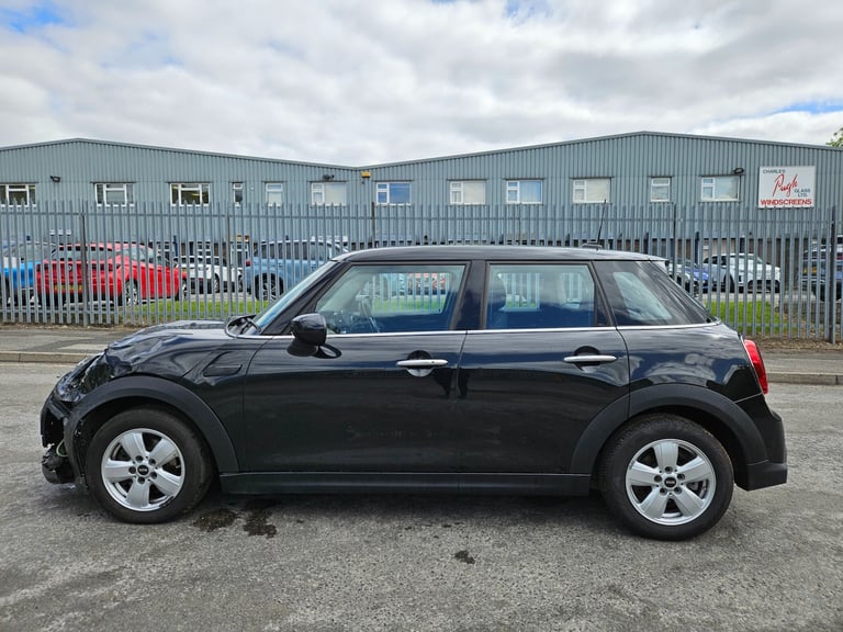 2022 72 MINI Hatchback 1.5 Cooper Classic 5dr Auto Black Damaged Salvage