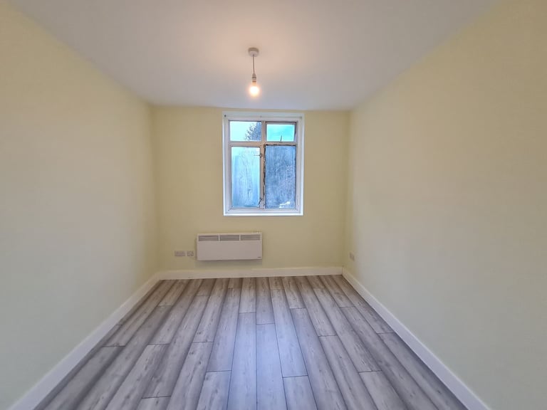 SELF CONTAINED STUDIO in Purley Avenue NW2 1SJ