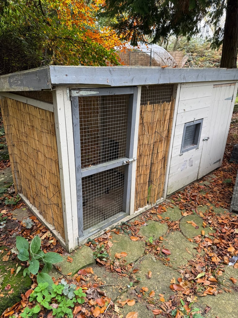 Wooden Dog Kennel / Pet Enclosure 