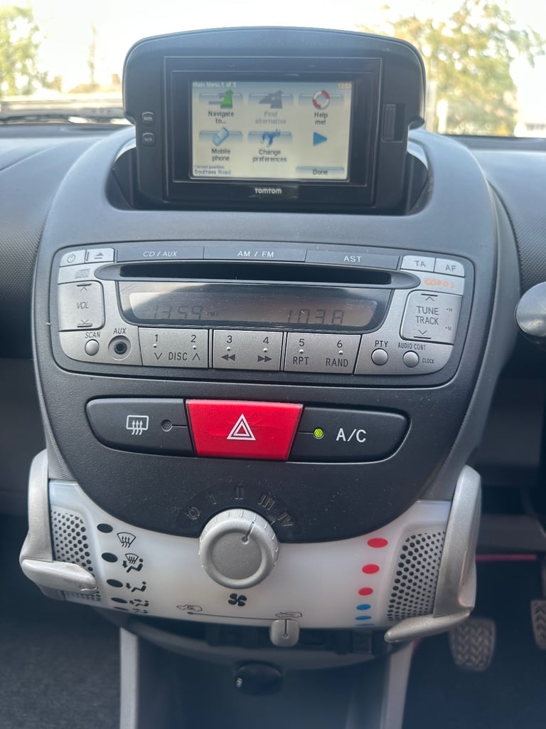 Toyota, AYGO, Hatchback, 2011, Manual, 998 (cc), 5 doors