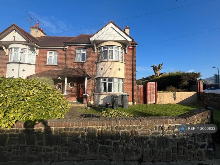 3 bedroom house in Central Avenue, Gravesend, DA12 (3 bed) (#2660833)