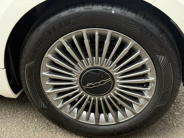 2024 Fiat 500 87kW Red 42kWh 3dr Auto Hatchback Electric Automatic